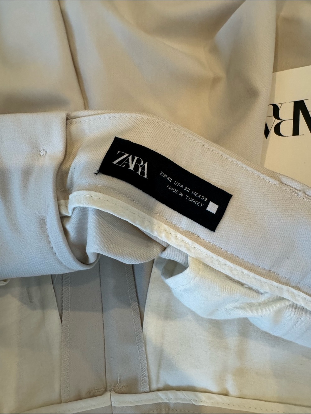 Zara Men's Light Cream Pleated Chinos - Picture 3 of 8
